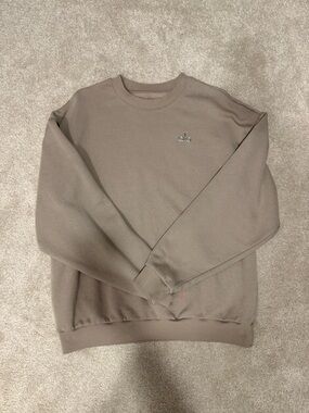 ALO Accolade Crewneck Sweatshirt in Taupe Brown